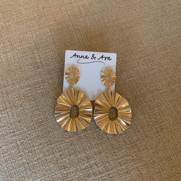 Anna & Ava Gold Earrings - Picture 1 of 2